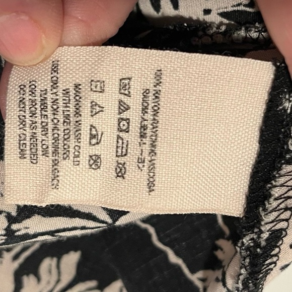 4 for $40 SALE! Free People Sheila Floral Print Shorts, Black/Blush, Size 10 - Picture 5 of 11